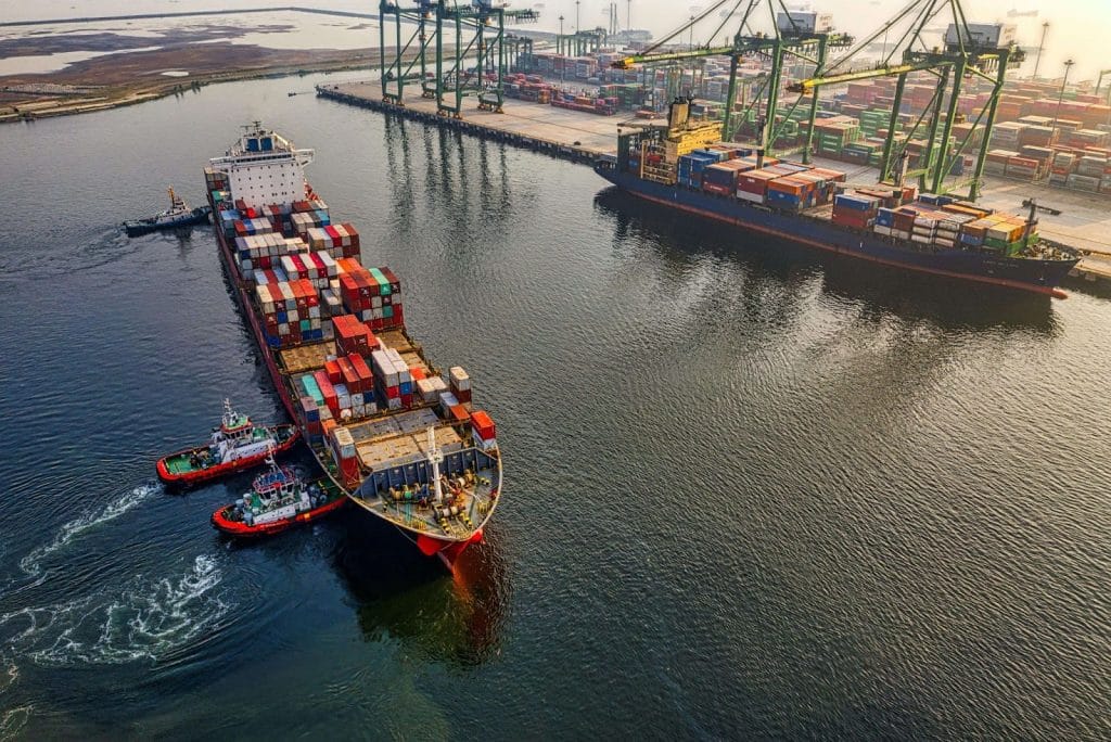what is a global supply chain